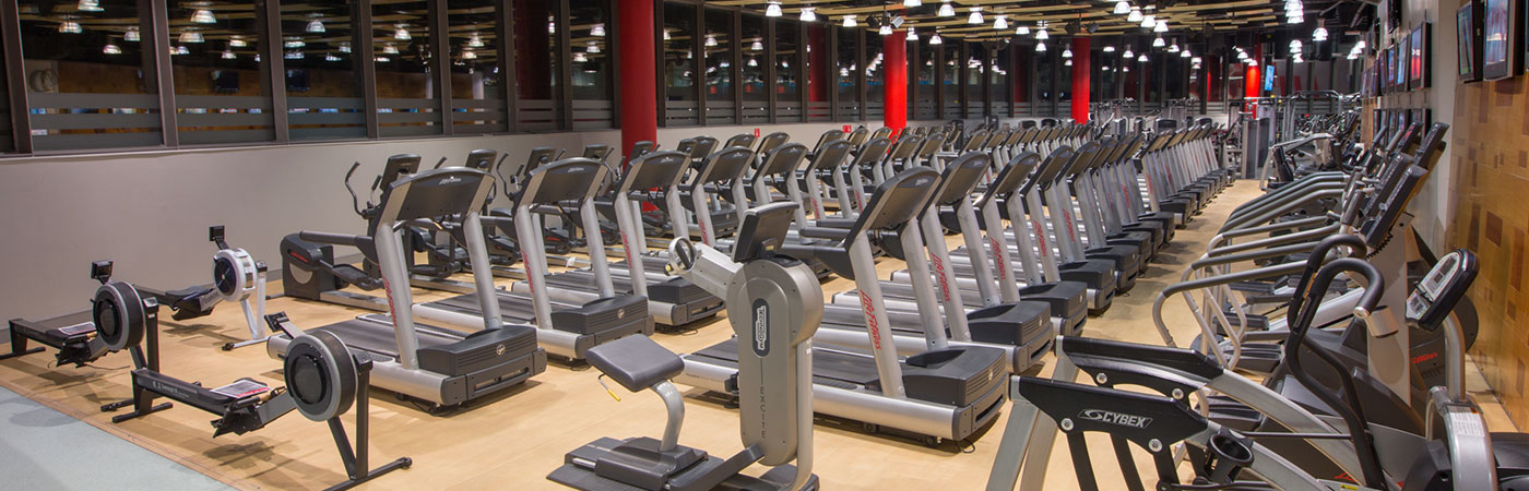 BJC-1400x450_0.jpg Fitness First Burjuman Center treadmills area